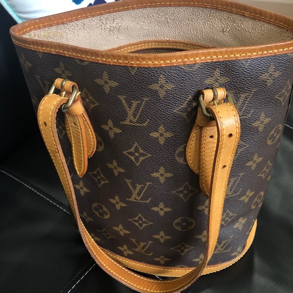 Authentic lv bucket - Picture 2 of 5